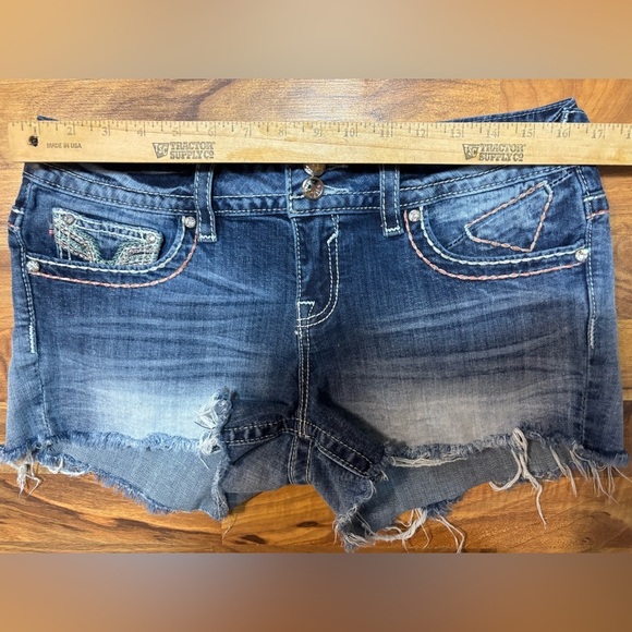 Vigoss The Chelsea Shorts  Women’s Size 11/12 Mid rise Medium Wash Distressed - Picture 4 of 5